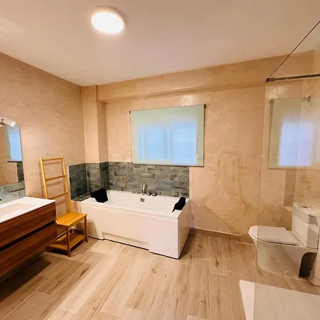 Апартаменты Cherry Jacuzzi *