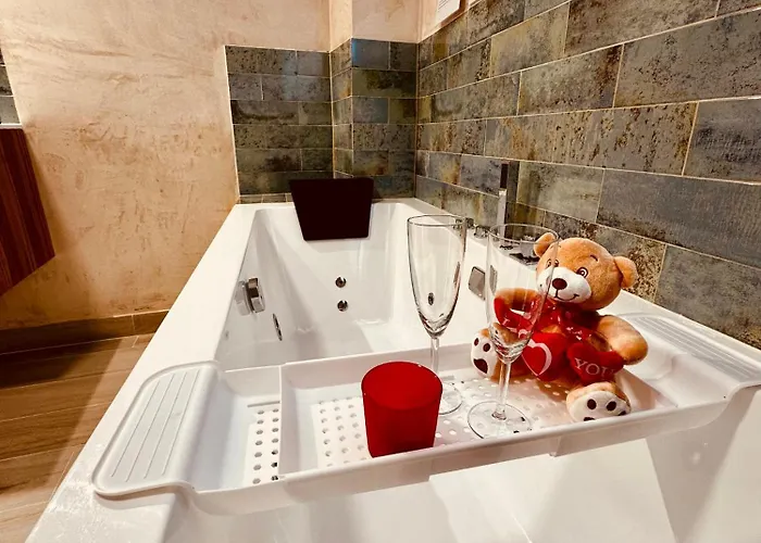 Cherry Jacuzzi Apartment *